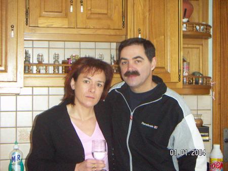 mes vieux lol jvous aimes fort mm si chui pire ke chiante et...lol bizous a ts les 2!!