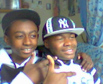 les 2 couzs trp stylie lol trp de moments dur avc vs m&eacute; jvous aimes grave otan lun ke lotre ds mon coeur vs etes ds coeur vs resterez jvous aimes grave kissous a ts les 2 je vous AIMES...!!